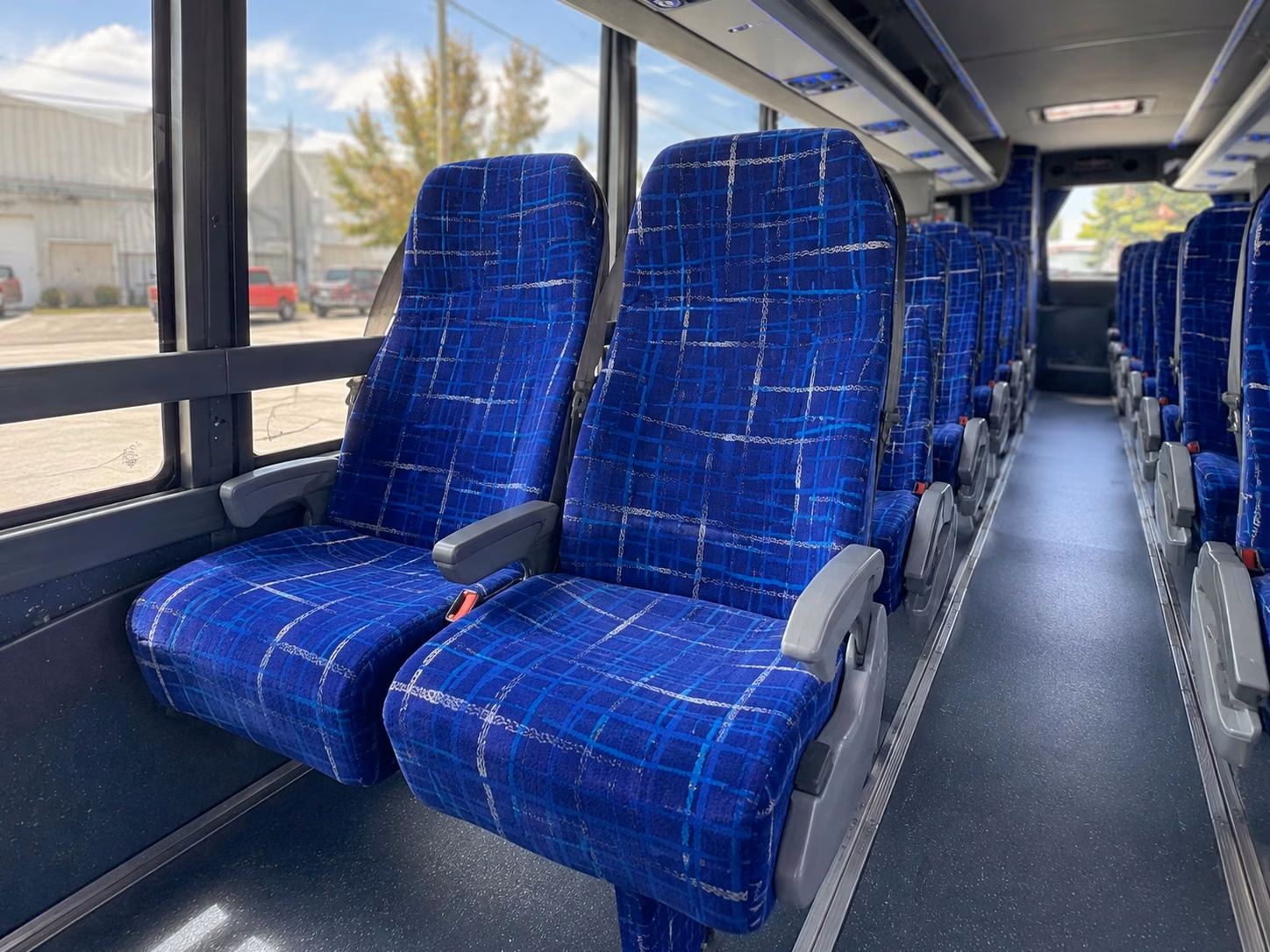 blue grass airport bus rentals for lexington wedding guests